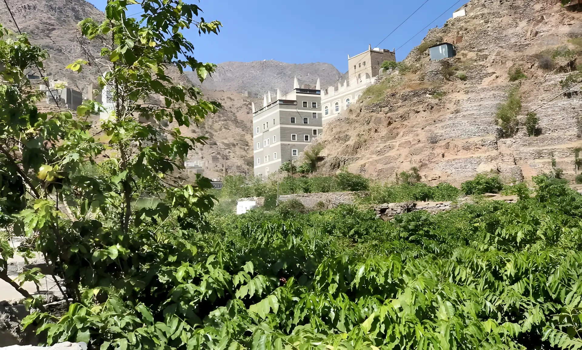Yemen Yafa Mountains Background